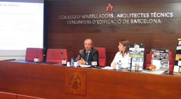 Presentació a la sala del CAATEEB de Espai Empresa con Henkel